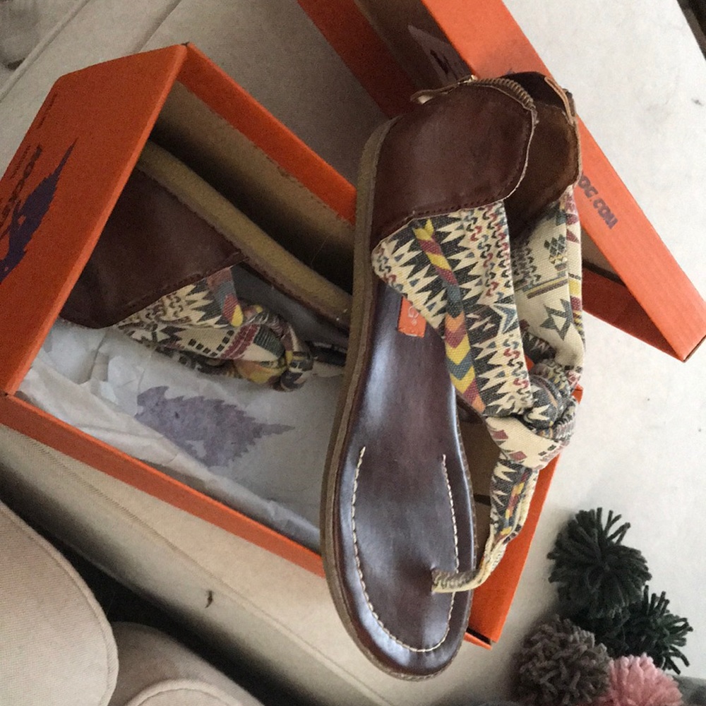 Rocketdog Shell Washed Navajo Cotton Sandals